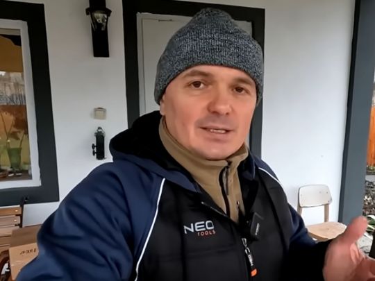 Вхідні двері будуть теплими навіть у сильні морози: аграрій з Київщини Валерій поділився цінним лайфхаком