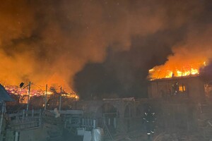 Горят частные жилые дома: последствия вечерней атаки БпЛА на пригород Одессы Горят частные жилые дома: последствия вечерней атаки БпЛА на пригород Одессы