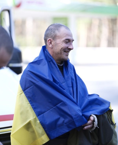 Відбувся великодній обмін полоненими: додому повернулися 277 українців