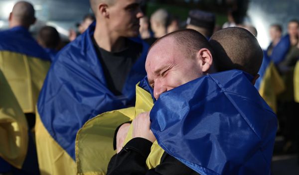 Відбувся великодній обмін полоненими: додому повернулися 277 українців