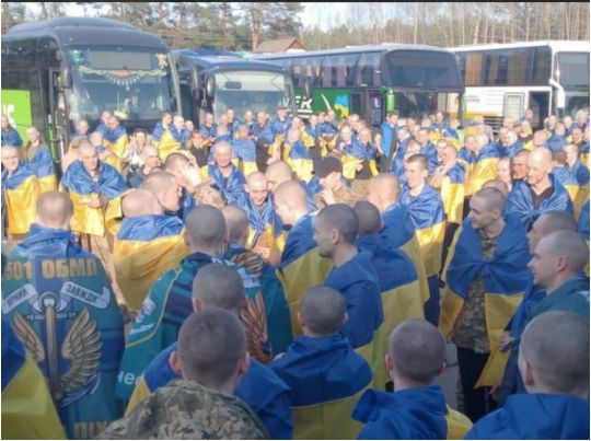 Відбувся великодній обмін полоненими: додому повернулися 277 українців