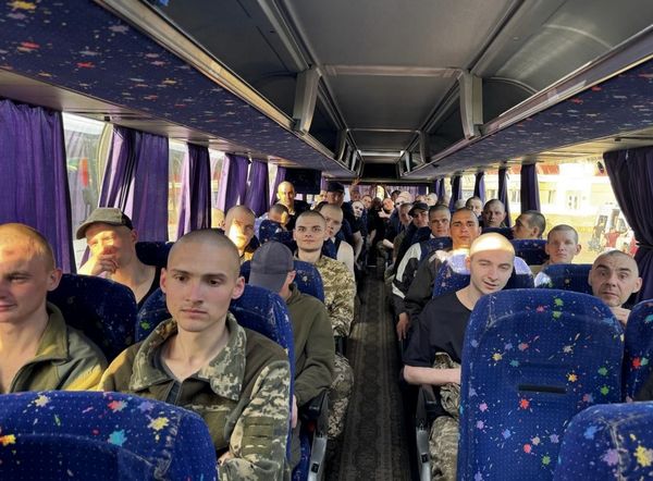 Відбувся великодній обмін полоненими: додому повернулися 277 українців