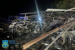 Горела стоянка, уничтожены автомобили: последствия дроновой атаки по Одессе (обновлено)