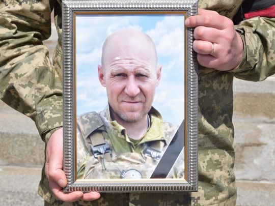 Довгі місяці очікування: на Хмельниччині попрощались із бійцем, який зник безвісти минулого року