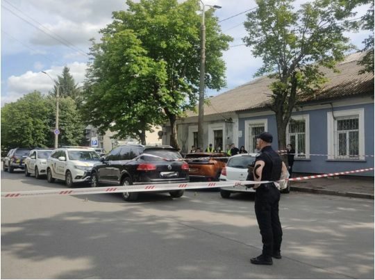 Застрелив дружину і&nbsp;наклав на&nbsp;себе руки: кривава сімейна драма розігралася на&nbsp;одній з&nbsp;вулиць Житомира (фото)