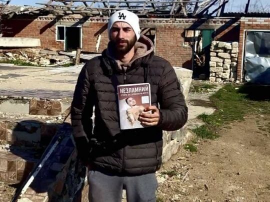 «Ідея виникла ще у лікарні, коли я вже взнав, що залишився сам»: хлопець, який через удар «шахеду» втратив батьків, написав книгу про пережите