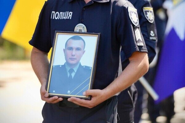 Защищал Украину на Донецком направлении: в Одесской области простились с полицейским Сергеем Маглой Защищал Украину на Донецком направлении: в Одесской области простились с полицейским Сергеем Маглой