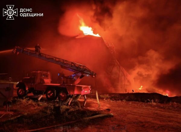 Дрони ворога вночі атакували Охтирку та Ізмаїл: у містах сильні пожежі, є поранені (фото)
