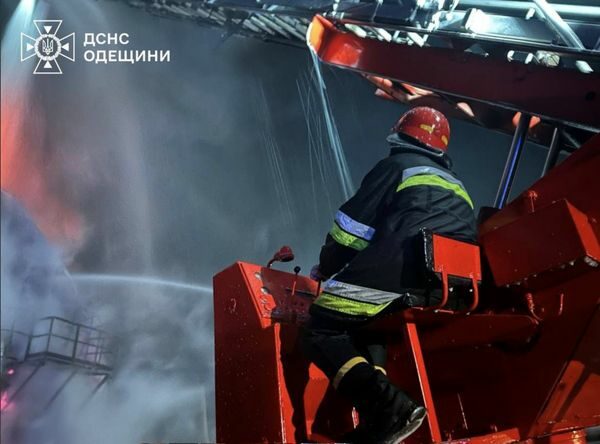 Дрони ворога вночі атакували Охтирку та Ізмаїл: у містах сильні пожежі, є поранені (фото)