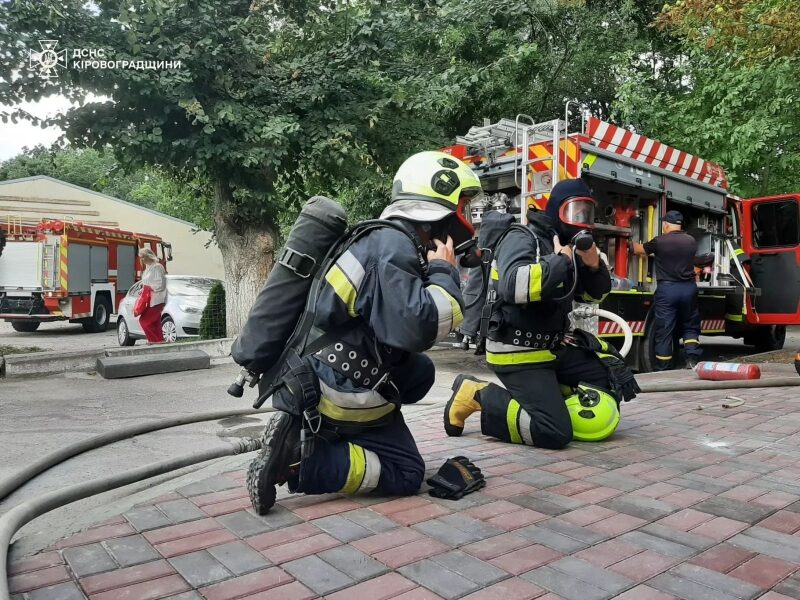 Двоє людей загинули під час пожежі у кропивницькому виші: що відомо про НП