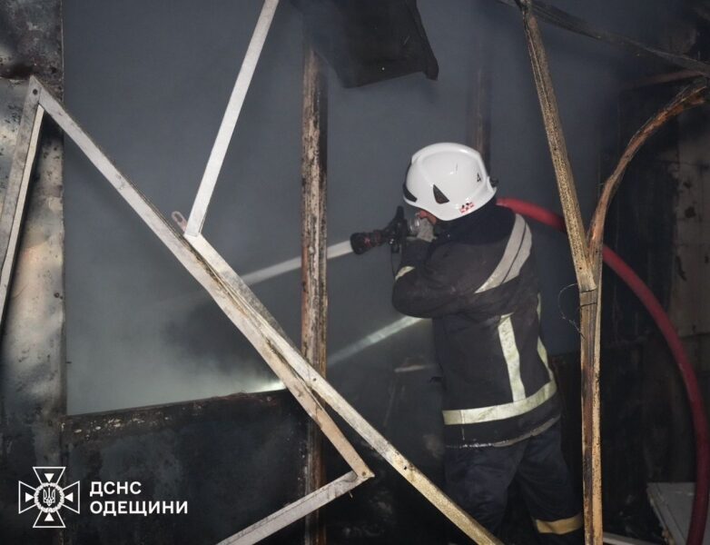Удари по&nbsp;Дніпропетровщині та&nbsp;прильоти в&nbsp;Одесі: минула ніч в&nbsp;Україні знову була неспокійною (фото)