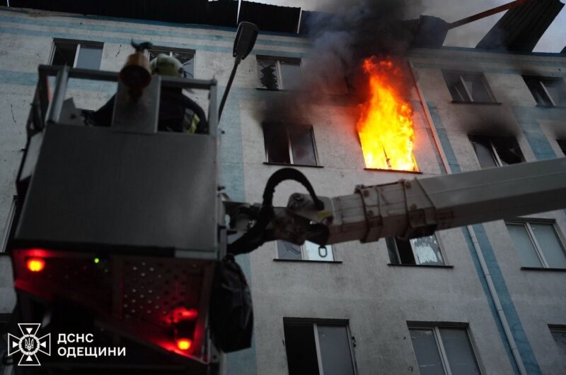 Удари по&nbsp;Дніпропетровщині та&nbsp;прильоти в&nbsp;Одесі: минула ніч в&nbsp;Україні знову була неспокійною (фото)