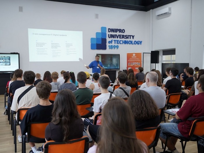 У Дніпрі пройшов третій освітній майстер-клас Build Up за підтримки Favbet Foundation та Андрія Матюхи