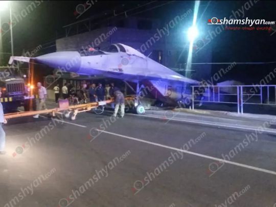 В Арменії російський винищувач врізався в стовб (фото, відео)