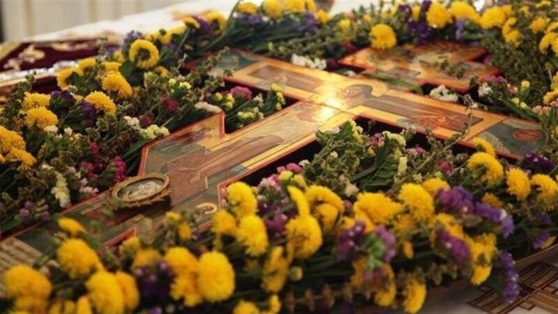 Народні традиції Здвиження: вшанування християнської святині, сила молитви, прикмети та заборони суворого свята