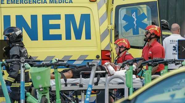 Смертельна троща в Лісабоні: фунікулер врізався в будівлю, багато загиблих (фото та відео)