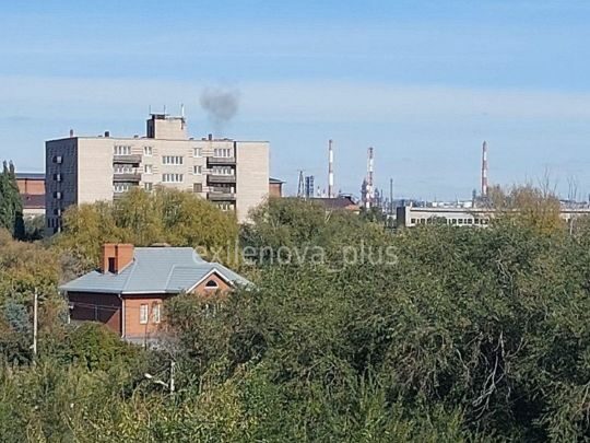 Безпілотники атакували нафтопереробний завод під російським Оренбургом — за 1400 кілометрів від України (відео)