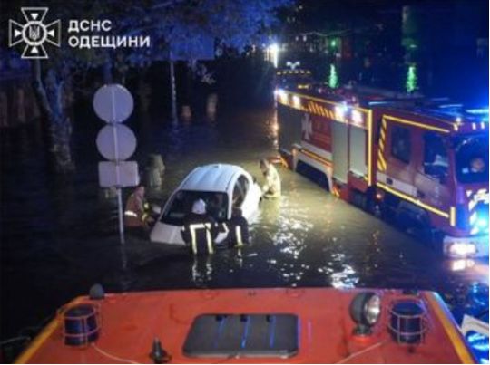 Катастрофічна повінь в Одесі: у затопленій оселі загинула ціла родина — п'ять людей
