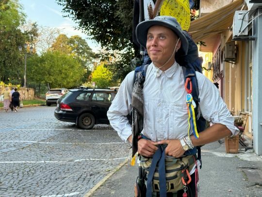 Вражали діти, які віддавали свої кишенькові 10−20 гривень на збір для ЗСУ: дніпрянин пройшов пішки Україною дві тисячі кілометрів