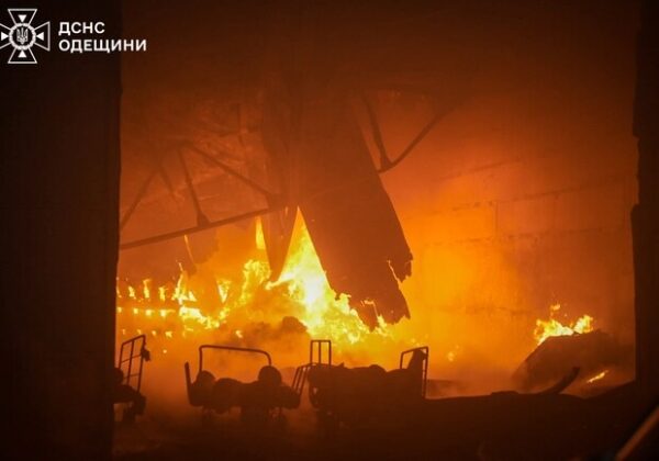 На Одесчине из-за вражеских обстрелов сгорели склады: в атмосферу выброшены сотни тонн вредных веществ На Одесчине из-за вражеских обстрелов сгорели склады: в атмосферу выброшены сотни тонн вредных веществ