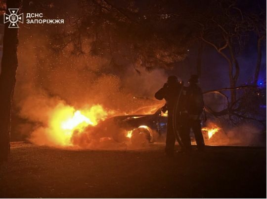Атака росії на&nbsp;Запоріжжя: авіабомба влучила по&nbsp;міському ринку, є&nbsp;загиблі та&nbsp;поранені (фото, відео)