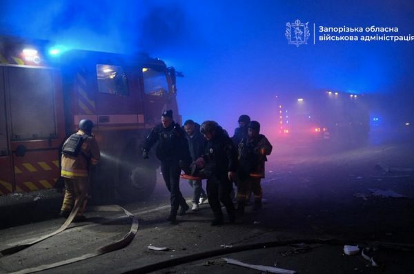 Атака росії на&nbsp;Запоріжжя: авіабомба влучила по&nbsp;міському ринку, є&nbsp;загиблі та&nbsp;поранені (фото, відео)