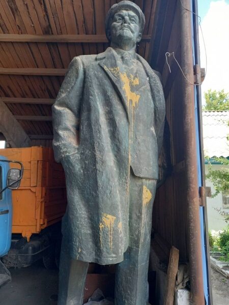 Продали Леніна у задовільному стані: громада на Полтавщині через фінансову скруту виставила на аукціон давно знесений пам’ятник