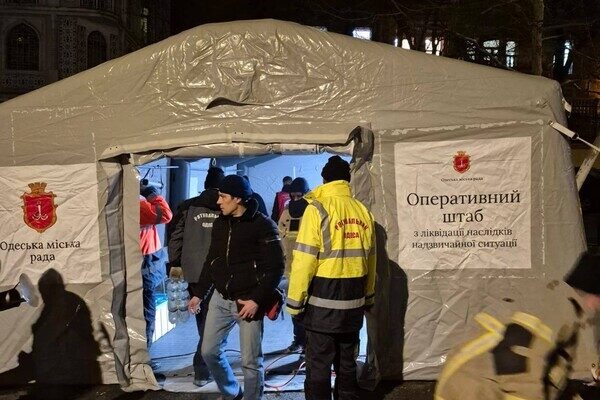В Одессе БпЛА упал на дом: вспыхнул пожар (обновлено) В Одессе БпЛА упал на дом: вспыхнул пожар (обновлено)