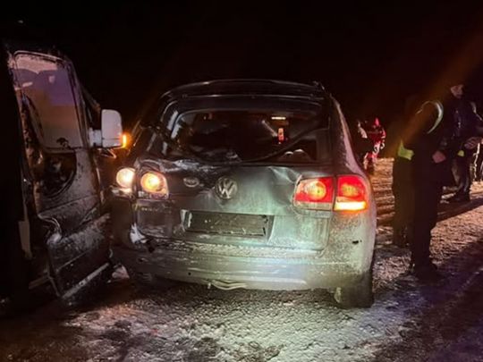 На трасі Київ-Харків сталася смертельна ДТП: маршрутка виїхала на зустрічну смугу, є загиблі (фото)