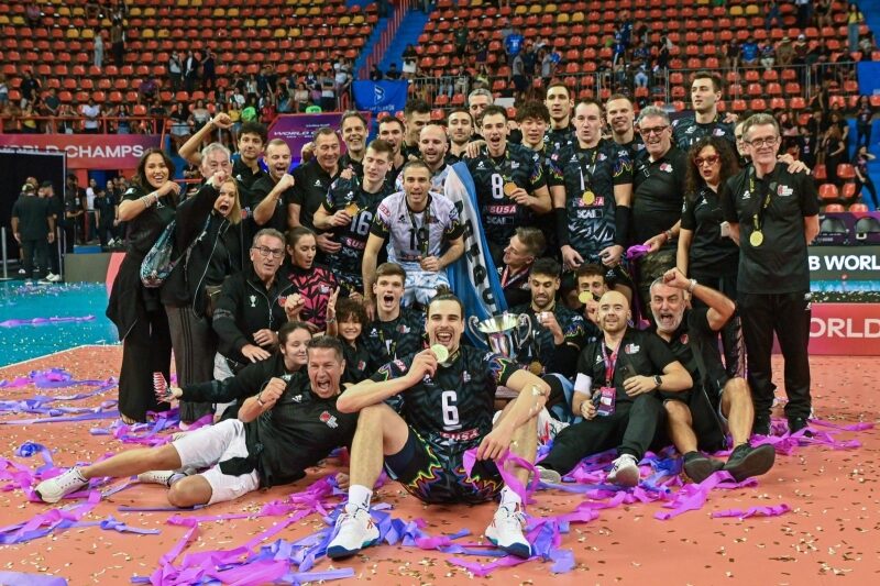 Українець Плотницький в далекій Бразилії втретє виграв клубний чемпіонат світу (фото, відео)