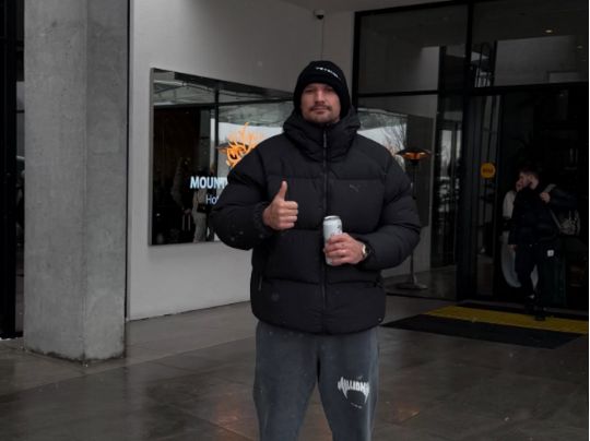 Цимбалюк зустрів Новий рік у Буковелі: з якою дівчиною помітили актора (фото)