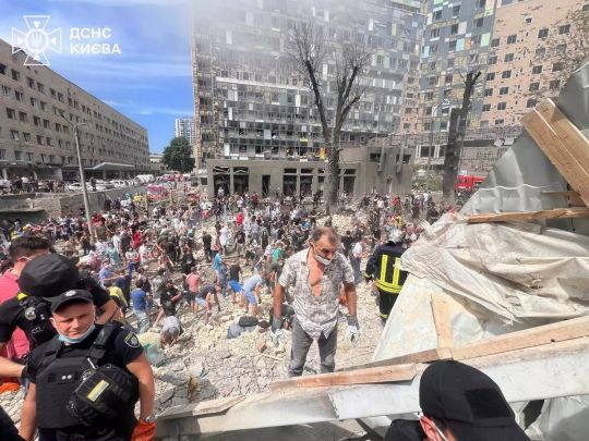 Медсестра закрила собою дітей від уламків: американські адвокати подають позови на компанії США, електроніку яких знайдено в російських ракетах