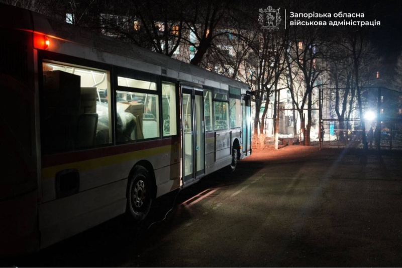Вночі росіяни відзначили річницю вторгнення в Україну масованим ударом по Запоріжжю (фото, відео)