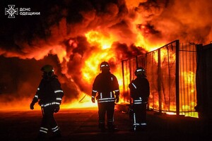 Массированный дроновый обстрел Одессы: под ударом оказалась портовая инфраструктура (обновлено) Массированный дроновый обстрел Одессы: под ударом оказалась портовая инфраструктура (обновлено)