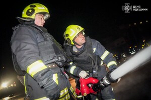 Массированный дроновый обстрел Одессы: под ударом оказалась портовая инфраструктура (обновлено) Массированный дроновый обстрел Одессы: под ударом оказалась портовая инфраструктура (обновлено)