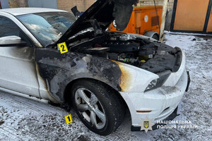 В центре Одессы горел Ford Mustang: кто и зачем поджег элитное авто В центре Одессы горел Ford Mustang: кто и зачем поджег элитное авто