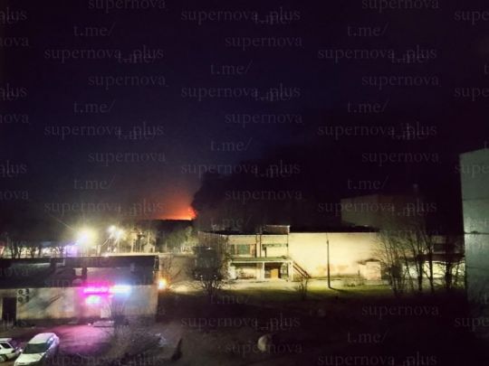 Палає ключовий російський порт: дрони вдарили по резервуарах із паливом (фото, відео)