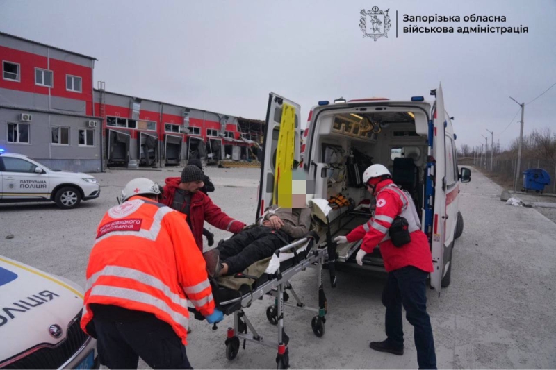 Росіяни атакували Запоріжжя та Дніпропетровщину: горять будинки, багато поранених (фото, відео)