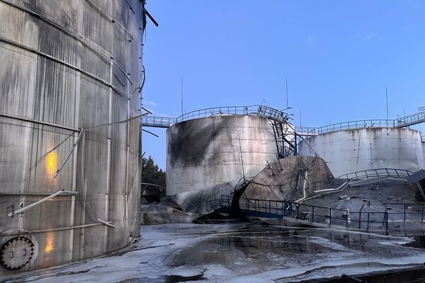 Из-за удара по порту на Одесщине в море попали тонны подсолнечного масла Из-за удара по порту на Одесщине в море попали тонны подсолнечного масла