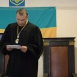 Судья, кусавший полицейских, возглавил суд в Одесской области и уже имеет новый срок в должности