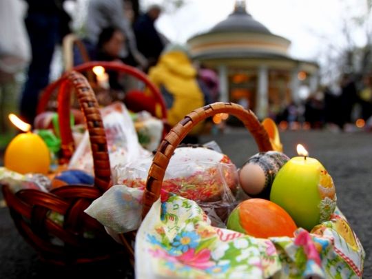 Стародавні звичаї Великодня: освячення кошика, христосування, народні забави та прикмети