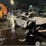 Моторошна аварія в Києві: легковик вилетів на зустрічну смугу та врізалася у вантажівку