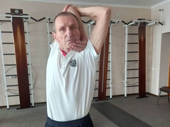 «Наше завдання — померти у вертикальному положенні й без памперса»: 70-річний інструктор ЛФК про боротьбу з поганою генетикою та грижами