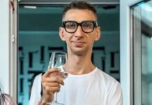 Український телеведучий після звільнення із ЗСУ заговорив про еміграцію